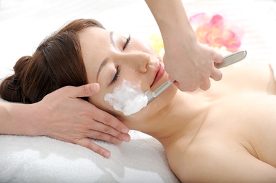 放っておくとニキビの温床に あごの白いぶつぶつの対処法 うる肌コラム