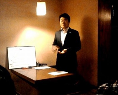 「単価アップは悪じゃない！」と語る、向井邦雄さん（2016.3.28）