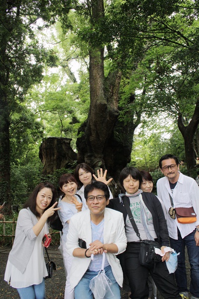 来宮神社の大楠の前で一枚！