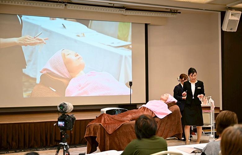 美容皮膚科医 赤須玲子先生による「顔そり」スキンケアセミナー