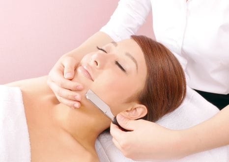 お化粧ノリがよくなる、お肌に優しいお顔そり
