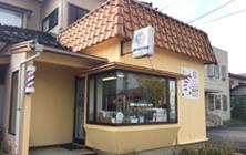 光の差し込む明るいお店です