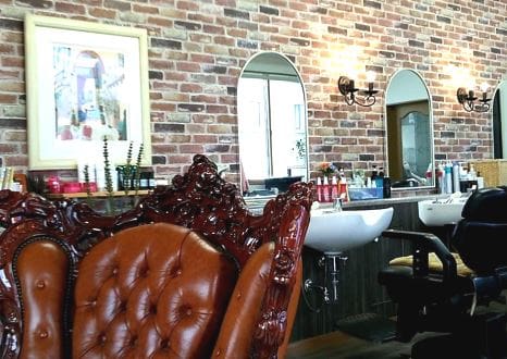落ち着くアンティーク調の店内