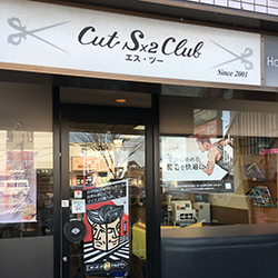 「Cut S×2 club」の看板が目印！
