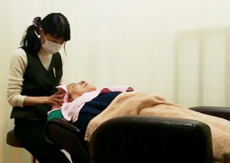 熟練の女性シェービストが施術します