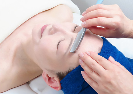 ミストスチーマ＆保湿ジェルで、お肌に優しいシェービング。