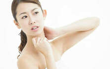 女性スタッフが施術を担当します