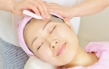 お顔をそってもらう気持ちよさを体験